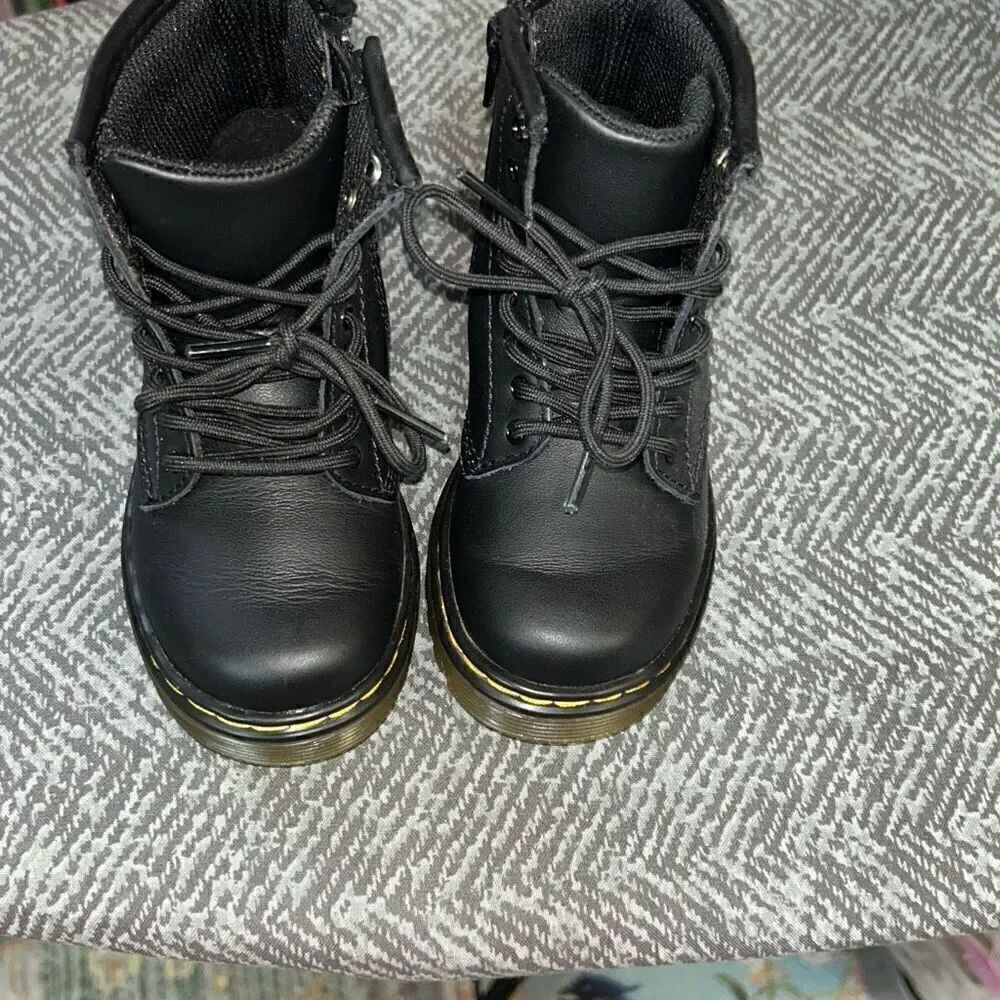 Dr martens black toddler boots sz 8